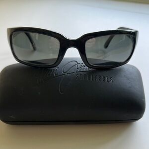 Unisex Maui Jim Makua MJ 150-02 black sunglasses including case